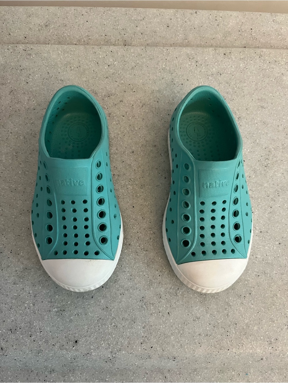 Native Kids Slip-On Jefferson Water Shoes in Teal “Pool Blue” Size 8 Children’s